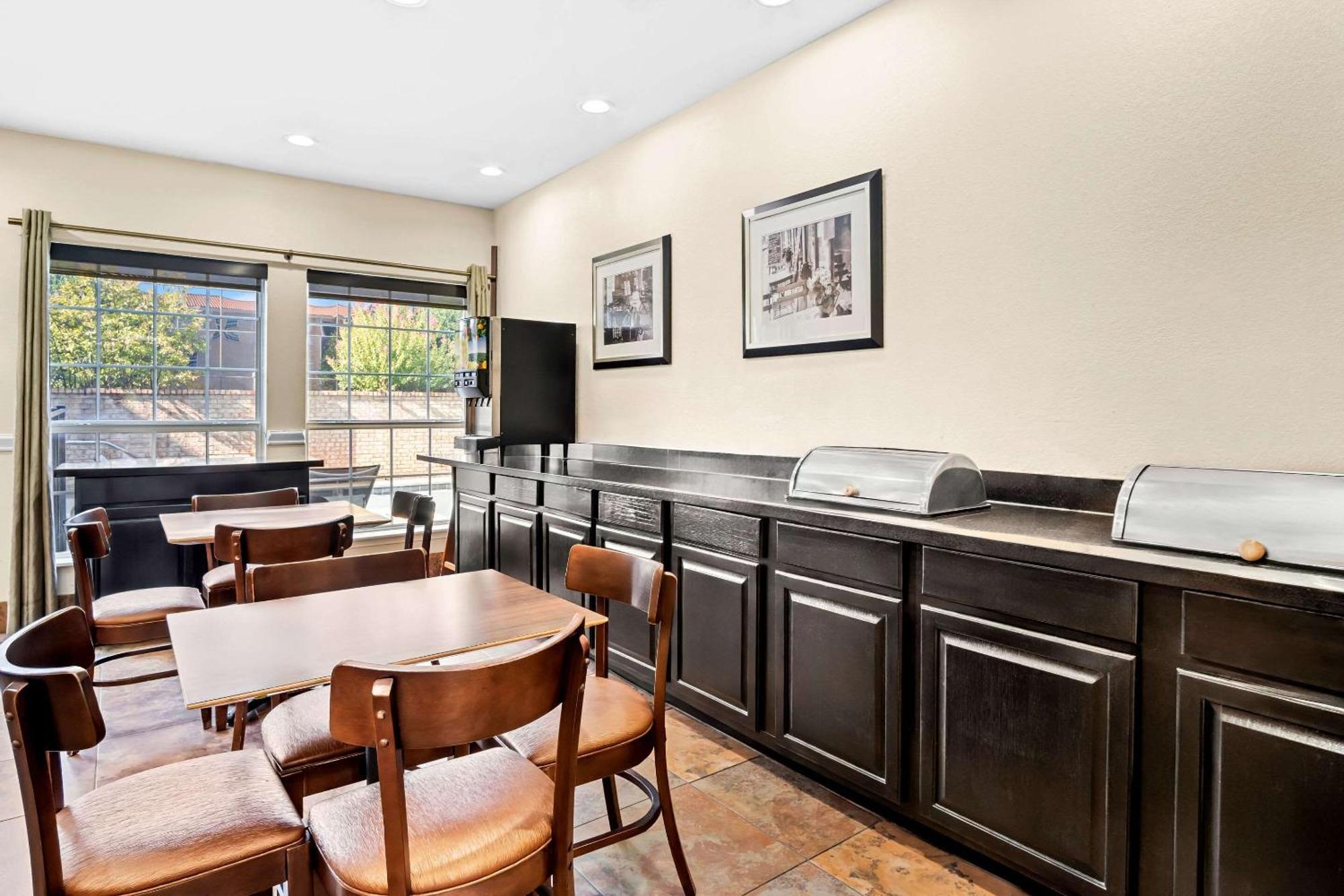 Mainstay Suites Addison-Dallas Buitenkant foto