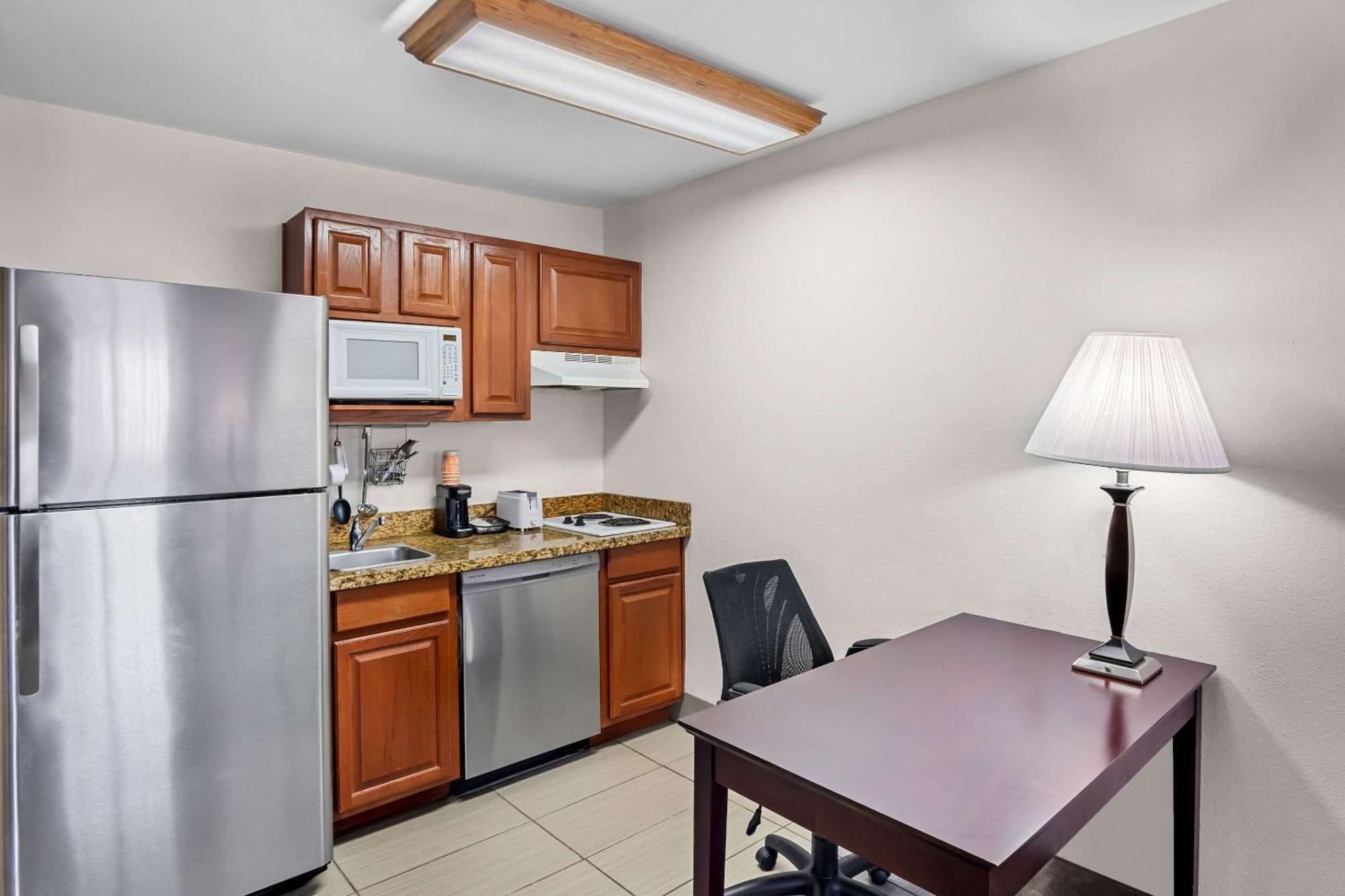 Mainstay Suites Addison-Dallas Buitenkant foto